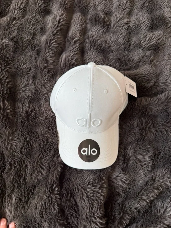 ALO Yoga Kids White Embroidered Logo Baseball Cap - Picture 1 of 4